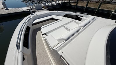 Sea Ray Sundancer 370 Outboard 26 2026 Sea Ray Sundancer 370 Outboard 27