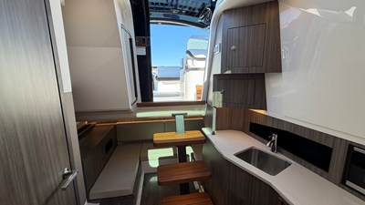 Sea Ray Sundancer 370 Outboard 32 2026 Sea Ray Sundancer 370 Outboard 33