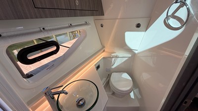 Sea Ray Sundancer 370 Outboard 44 2026 Sea Ray Sundancer 370 Outboard 45