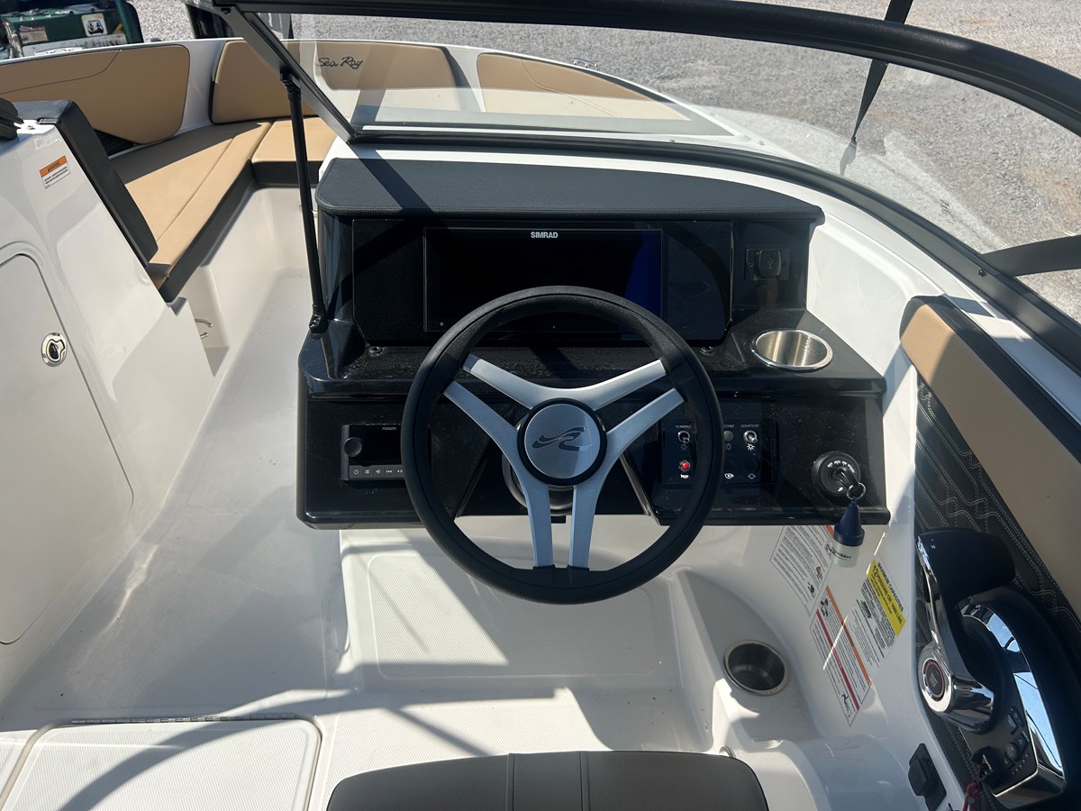 2026 Sea Ray SPX 210 Outboard 16