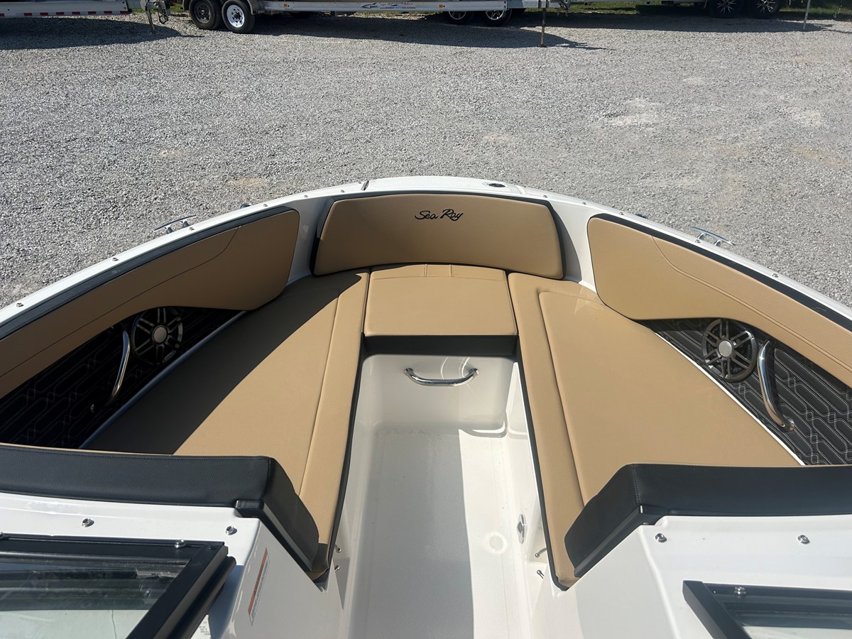 2026 Sea Ray SPX 210 Outboard 19