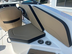 Sea Ray SPX 210 Outboard 10 2026 Sea Ray SPX 210 Outboard 11