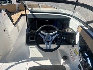 Sea Ray SPX 210 Outboard 15 2026 Sea Ray SPX 210 Outboard 16