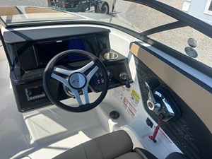 Sea Ray SPX 210 Outboard 16 2026 Sea Ray SPX 210 Outboard 17