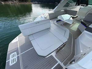 Sea Ray 320 SUNDANCER 19 2024 Sea Ray 320 SUNDANCER 20