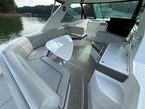 Sea Ray 320 SUNDANCER 22 2024 Sea Ray 320 SUNDANCER 23