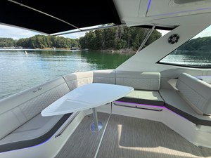 Sea Ray 320 SUNDANCER 23 2024 Sea Ray 320 SUNDANCER 24