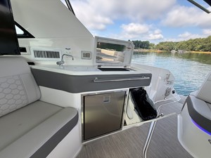 Sea Ray 320 SUNDANCER 25 2024 Sea Ray 320 SUNDANCER 26
