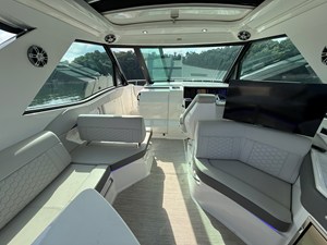 Sea Ray 320 SUNDANCER 26 2024 Sea Ray 320 SUNDANCER 27