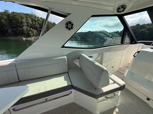 Sea Ray 320 SUNDANCER 27 2024 Sea Ray 320 SUNDANCER 28