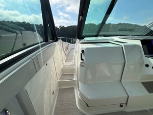 Sea Ray 320 SUNDANCER 37 2024 Sea Ray 320 SUNDANCER 38