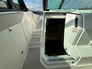 Sea Ray 320 SUNDANCER 45 2024 Sea Ray 320 SUNDANCER 46