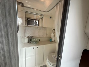 Sea Ray 320 SUNDANCER 48 2024 Sea Ray 320 SUNDANCER 49