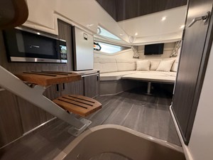 Sea Ray 320 SUNDANCER 51 2024 Sea Ray 320 SUNDANCER 52
