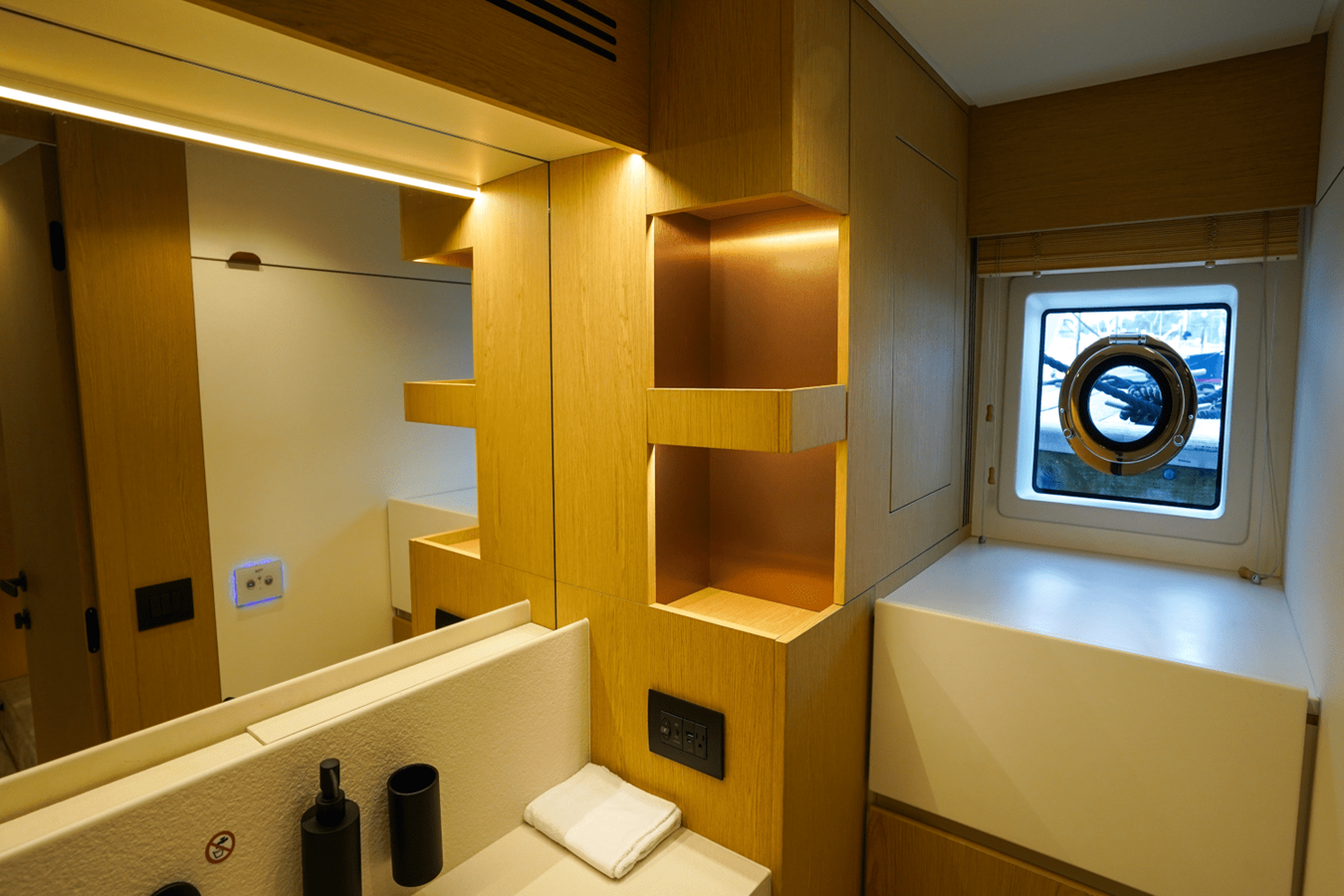 2026 Azimut Fly 62 59