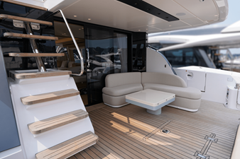 2026 Azimut Fly 62 9