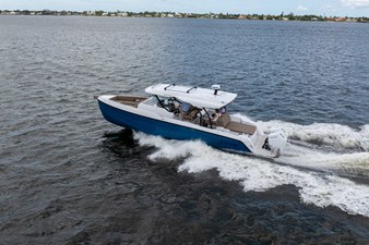 Cruisers Yachts 38 VTR 1 2026 Cruisers Yachts 38 VTR 2