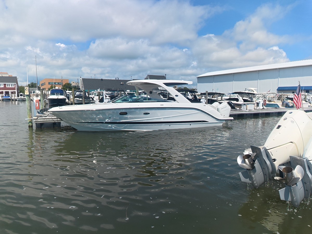 2027 Sea Ray SLX 310 Outboard 2