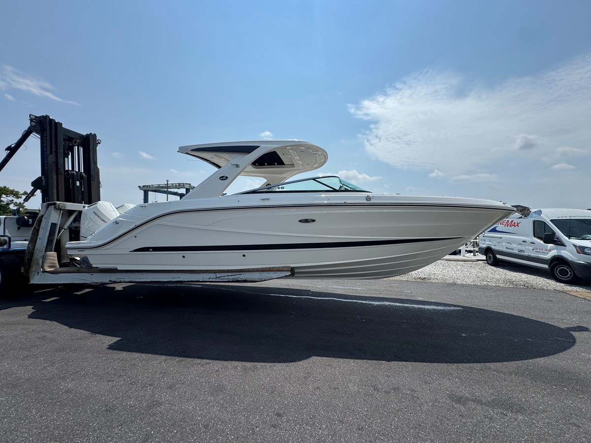 2027 Sea Ray SLX 310 Outboard 4