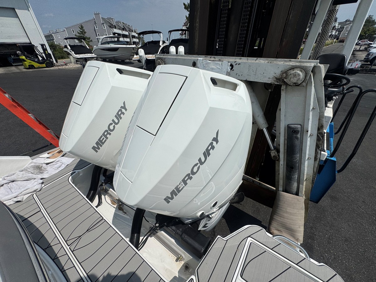 2027 Sea Ray SLX 310 Outboard 5