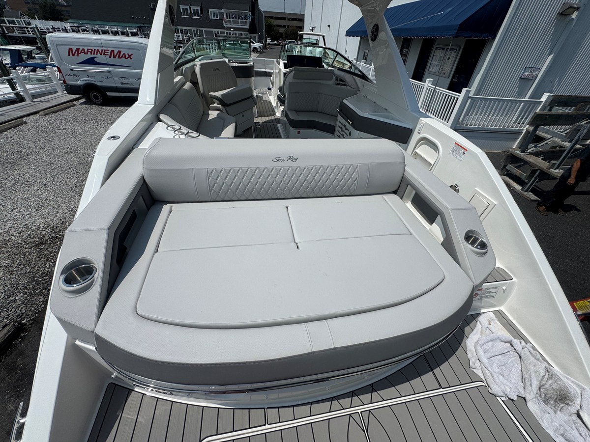 2027 Sea Ray SLX 310 Outboard 6
