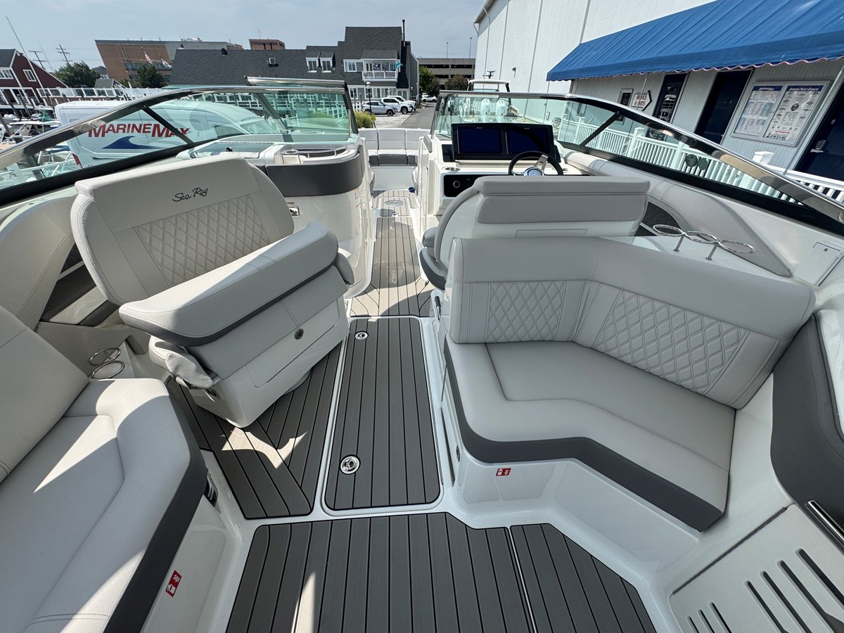 2027 Sea Ray SLX 310 Outboard 17