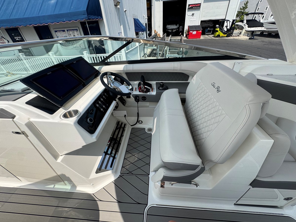 2027 Sea Ray SLX 310 Outboard 19