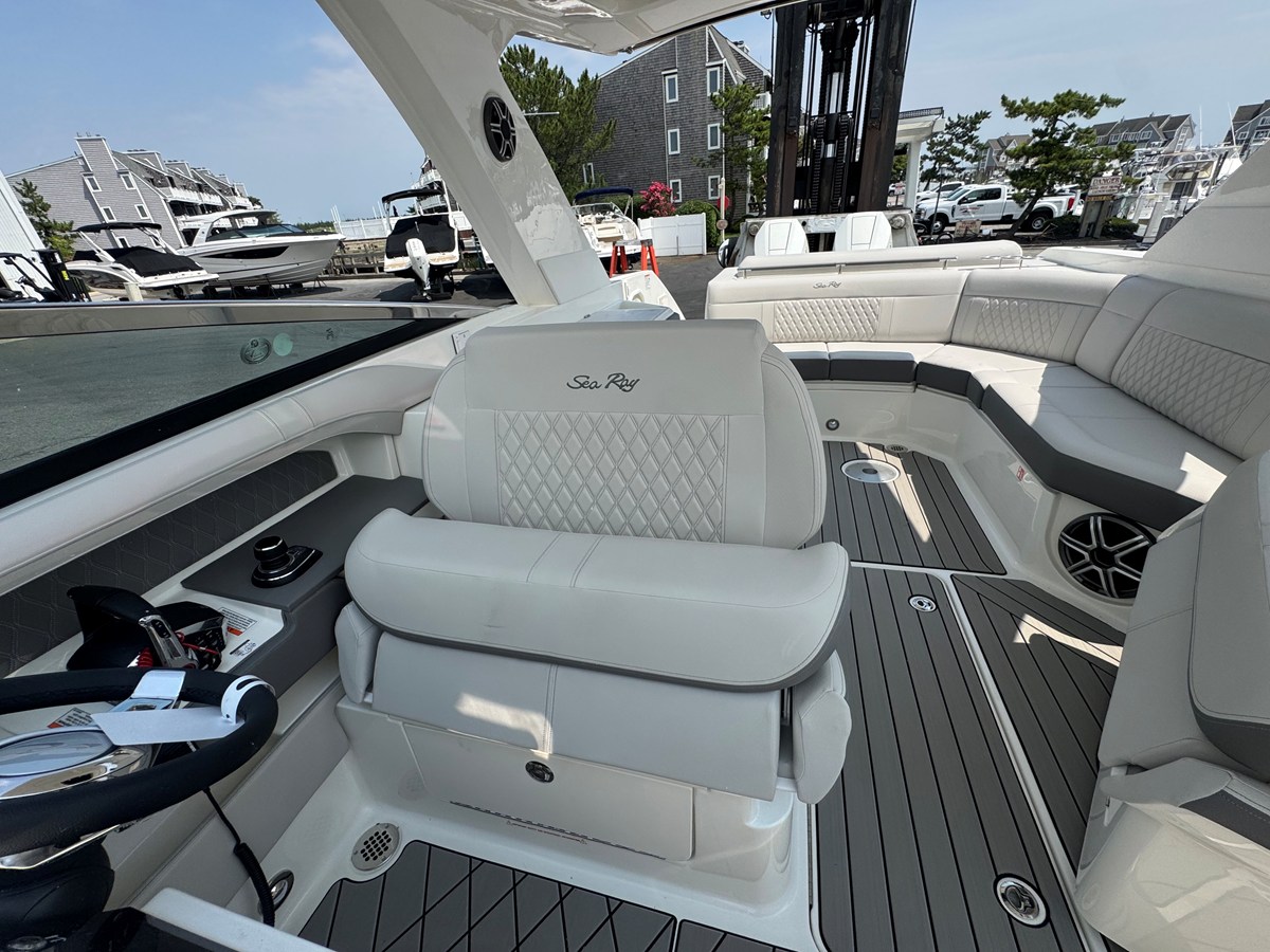 2027 Sea Ray SLX 310 Outboard 20