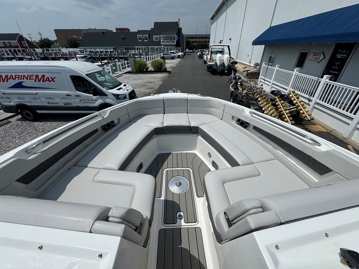 2027 Sea Ray SLX 310 Outboard 25