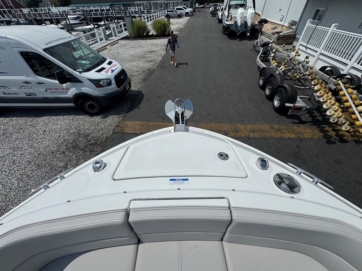 2027 Sea Ray SLX 310 Outboard 26