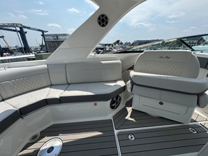 2027 Sea Ray SLX 310 Outboard 11