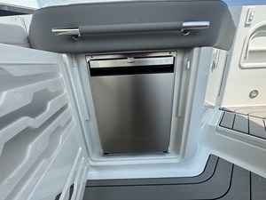 2027 Sea Ray SLX 310 Outboard 16
