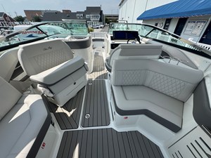 2027 Sea Ray SLX 310 Outboard 17