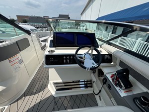 2027 Sea Ray SLX 310 Outboard 21
