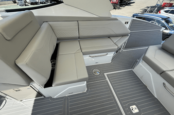 Cruisers Yachts 38 GLS 16 2026 Cruisers Yachts 38 GLS 17