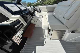 Cruisers Yachts 38 GLS 31 2026 Cruisers Yachts 38 GLS 32