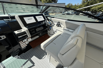 Cruisers Yachts 38 GLS 32 2026 Cruisers Yachts 38 GLS 33