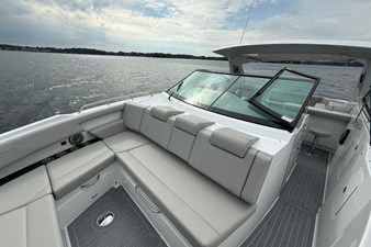 Cruisers Yachts 38 GLS 39 2026 Cruisers Yachts 38 GLS 40