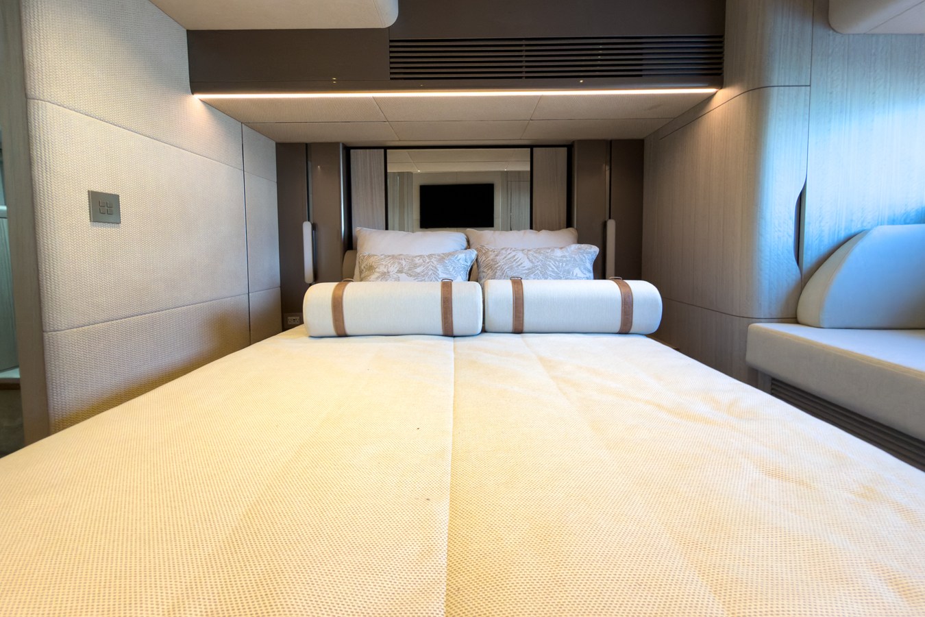 2027 Galeon 520FLY 35