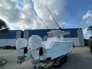 Invincible 33 CAT 4 2022 Invincible 33 CAT 5