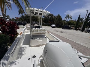 2027 Boston Whaler 210 Montauk 7