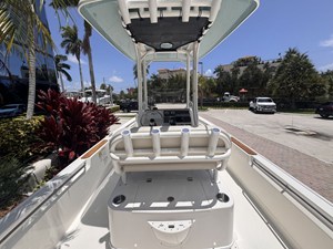 2027 Boston Whaler 210 Montauk 12