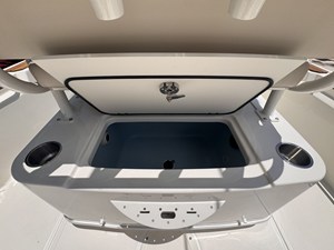 2027 Boston Whaler 210 Montauk 14
