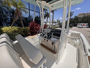 2027 Boston Whaler 210 Montauk 16
