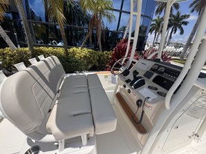 2027 Boston Whaler 210 Montauk 18