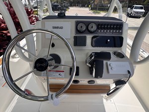 2027 Boston Whaler 210 Montauk 20