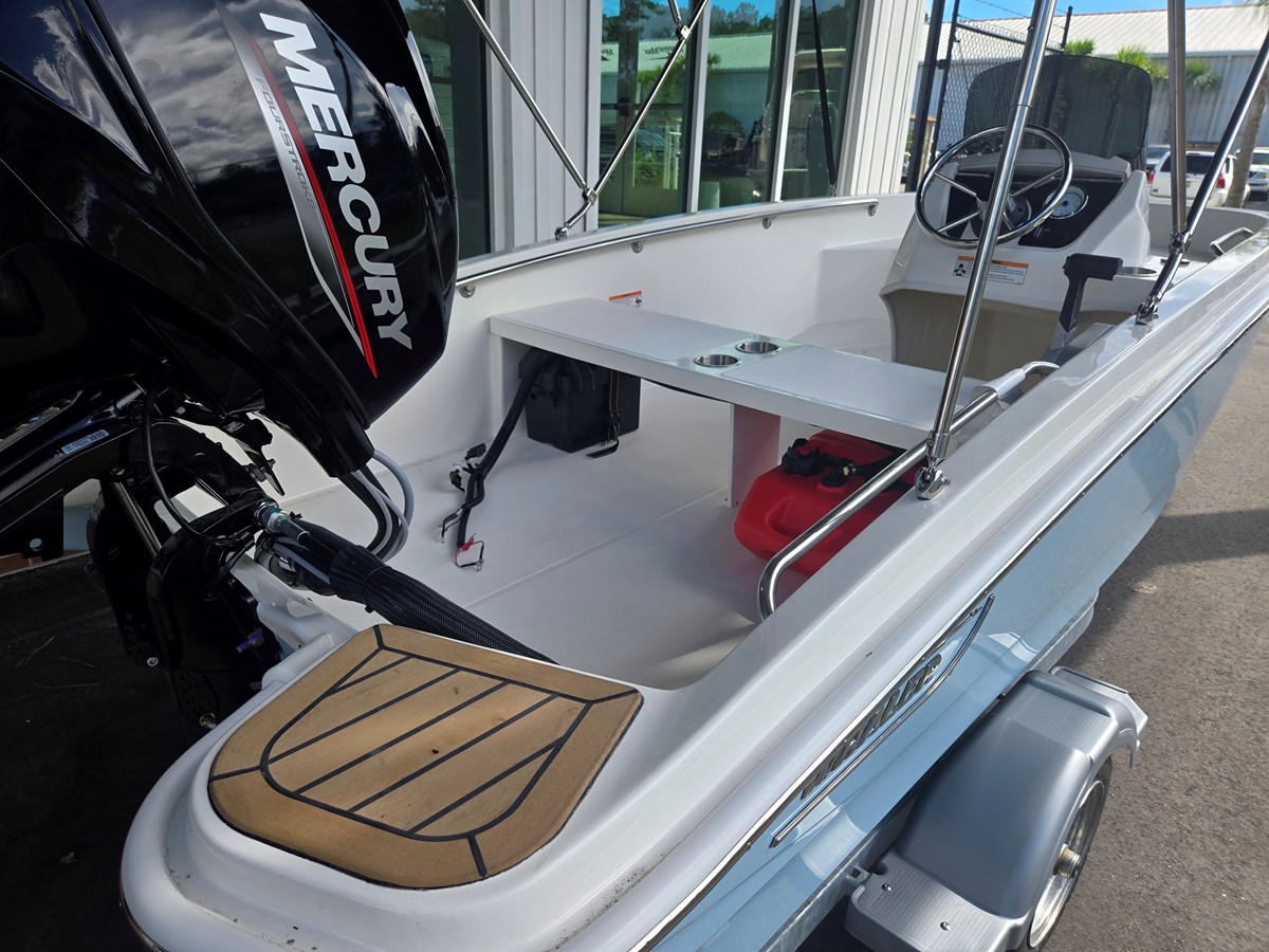 2027 Boston Whaler 130 Super Sport 5