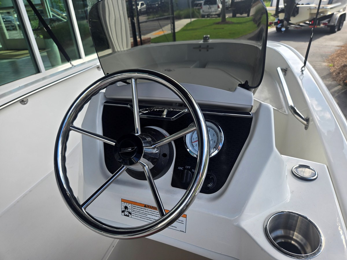 2027 Boston Whaler 130 Super Sport 6