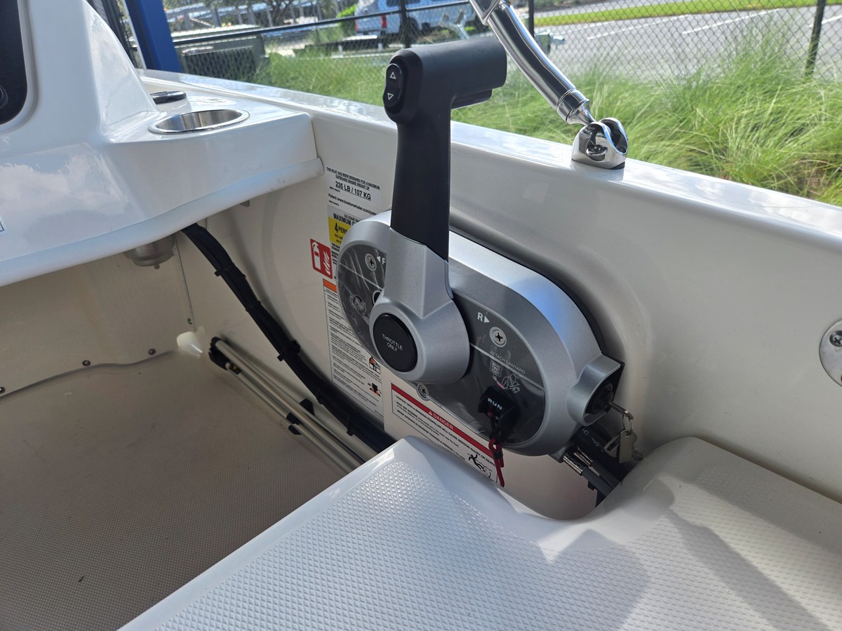 2027 Boston Whaler 130 Super Sport 7