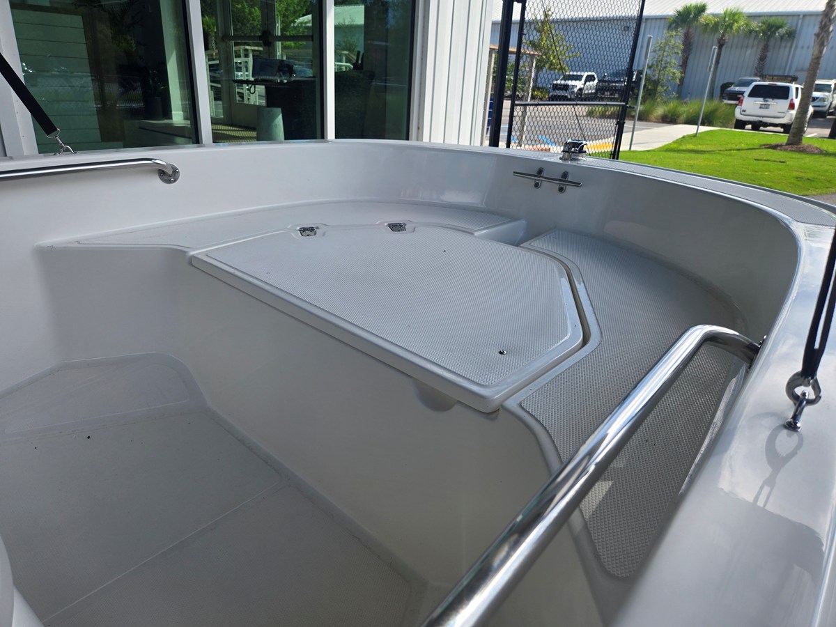2027 Boston Whaler 130 Super Sport 9